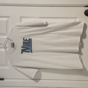 Nike tee Lifted Emblem